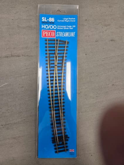 Peco HO Scale Large Radius Right Hand Curved Point - Code 100