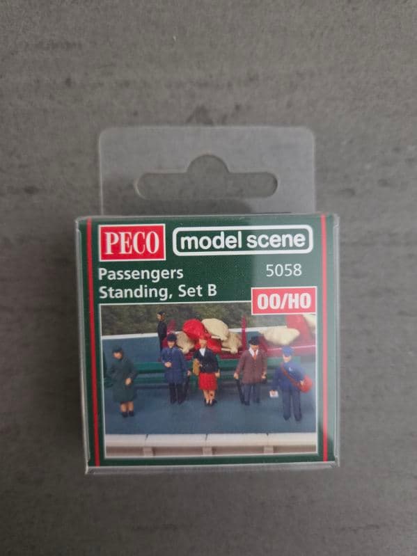 Peco HO Scale Standing Passengers - Set B