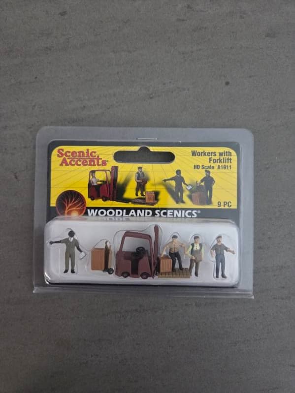 Woodland Scenics HO Scale Workers with Forklift