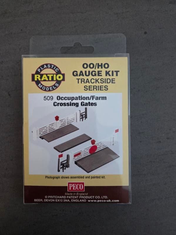Peco HO Scale Occupation Farm Crossing Gates - Trackside Series
