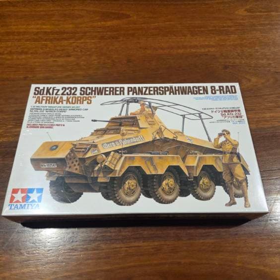 Tamiya Sd.Kfz232 Schwerer Panzer Spah Wagen 8-RAD Africka Corps - 1:35 Scale Model Kit