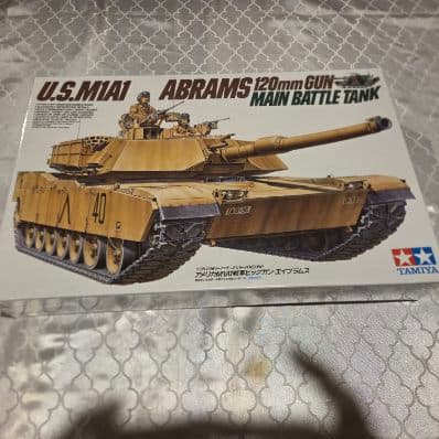 Tamiya Abram USM1A1 Main Battle Tank with 120mm Gun - 1:35 Scale Model Kit