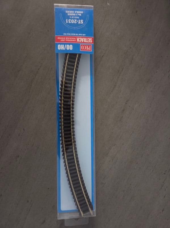 PECO HO Scale Third Radius Curved Track - Four Pack ST-2031