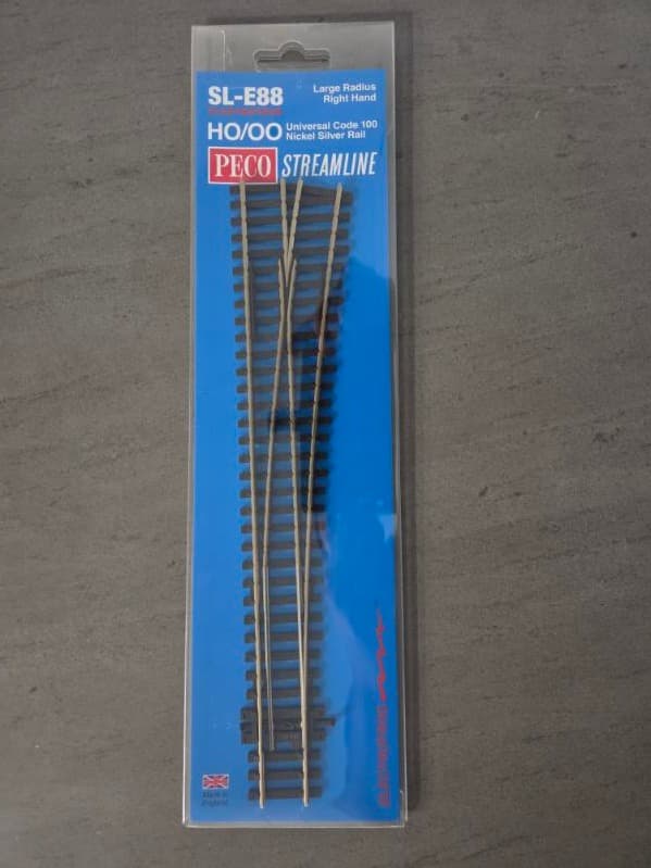 PECO HO Scale Large Radius Right Hand Point - Code 100 SL-E88