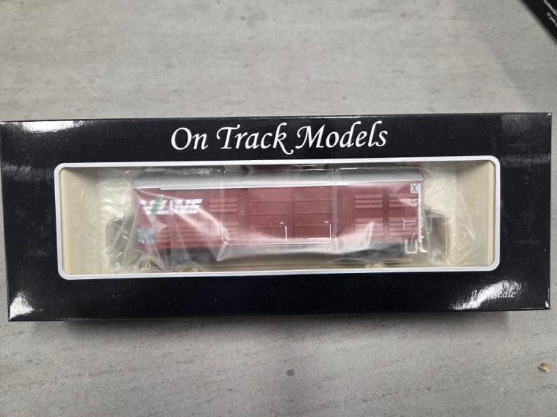 On Track Models HO Scale V Line Livestock Wagon RLCX287M