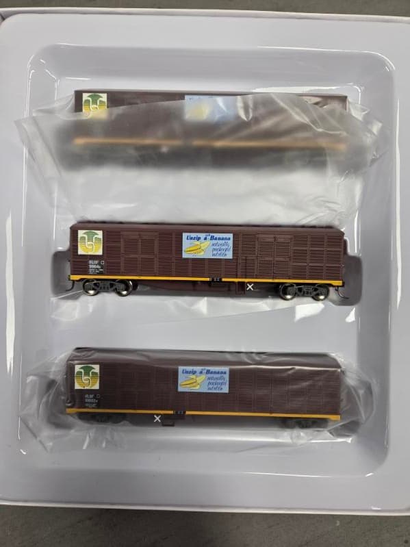On Track Models HO Scale Banana Wagon - Red Grime, Three Pack