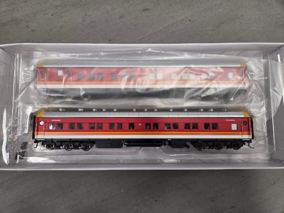 On Track Models HO Scale Candy SI Passenger Cars - Twin Pack