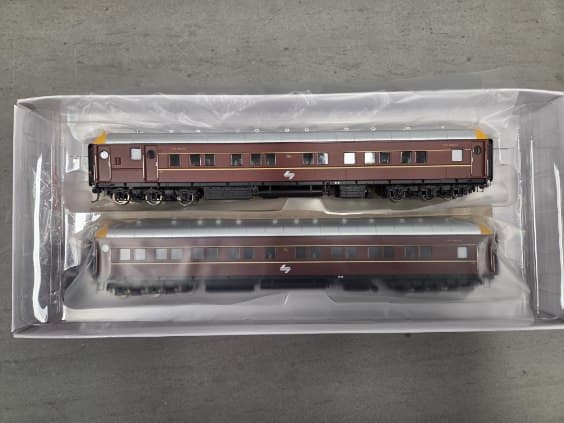 On Track Models HO Scale Deep Indian Red SI Passenger Cars with L7 Logo