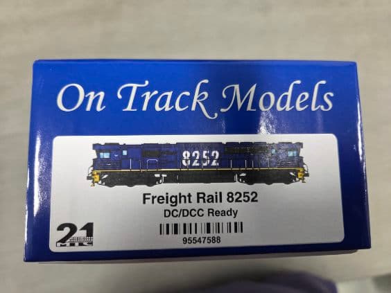 On Track Models HO Scale Freight Rail 8252 Locomotive - DC/DCC Ready thumbnail