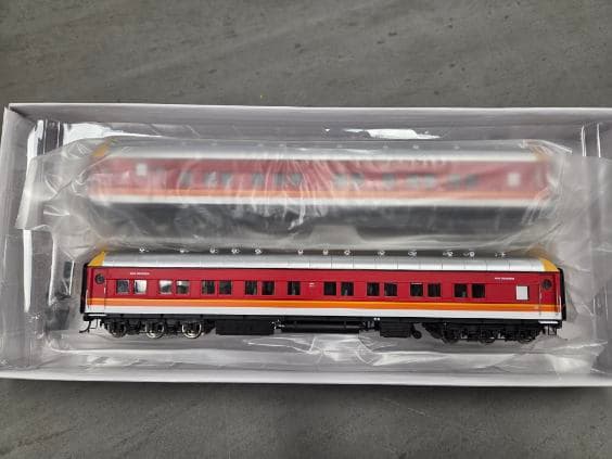 On Track Models SI-203a Candy SI Passenger Cars - HO Scale Twin Pack
