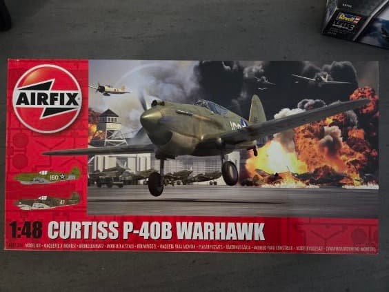 Airfix Curtiss P40b Warhawk - 1:48 Scale Model Kit