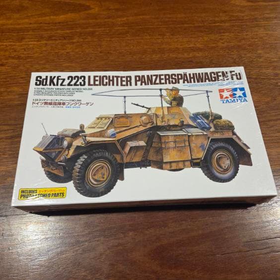 Tamiya Sd.Kfz223 Leicher Panzerspahvagen .Fu - 1:35 Scale Model Kit