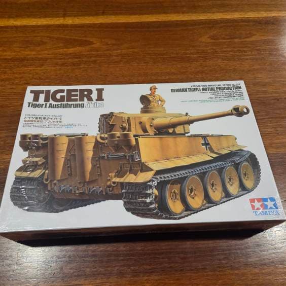 Tamiya Tiger 1 - 1:35 Scale Model Kit